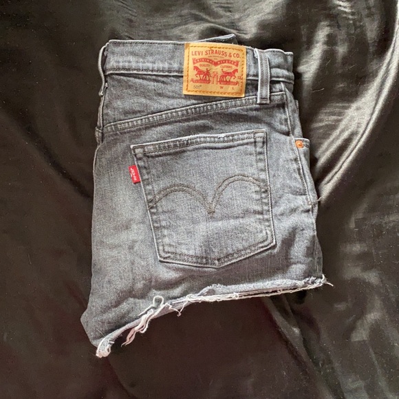 Levi’s Jean Shorts - Picture 2 of 2
